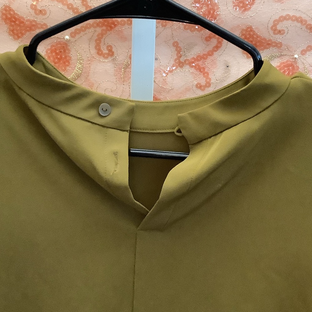 Uniqlo Ocre Women's Blouse - Picture 3 of 6